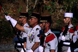 Archipel-des-Comores;-Armée;-Cérémonie;-France;-Kaleidos;-Kaleidos-images;-La-parole-à-limage;-Laurent-Abad;-Légion-étrangère;-Mayotte;-Médailles;-Océan-Indien;-Officiers;-Porte-drapeau;-Stories-Pictures